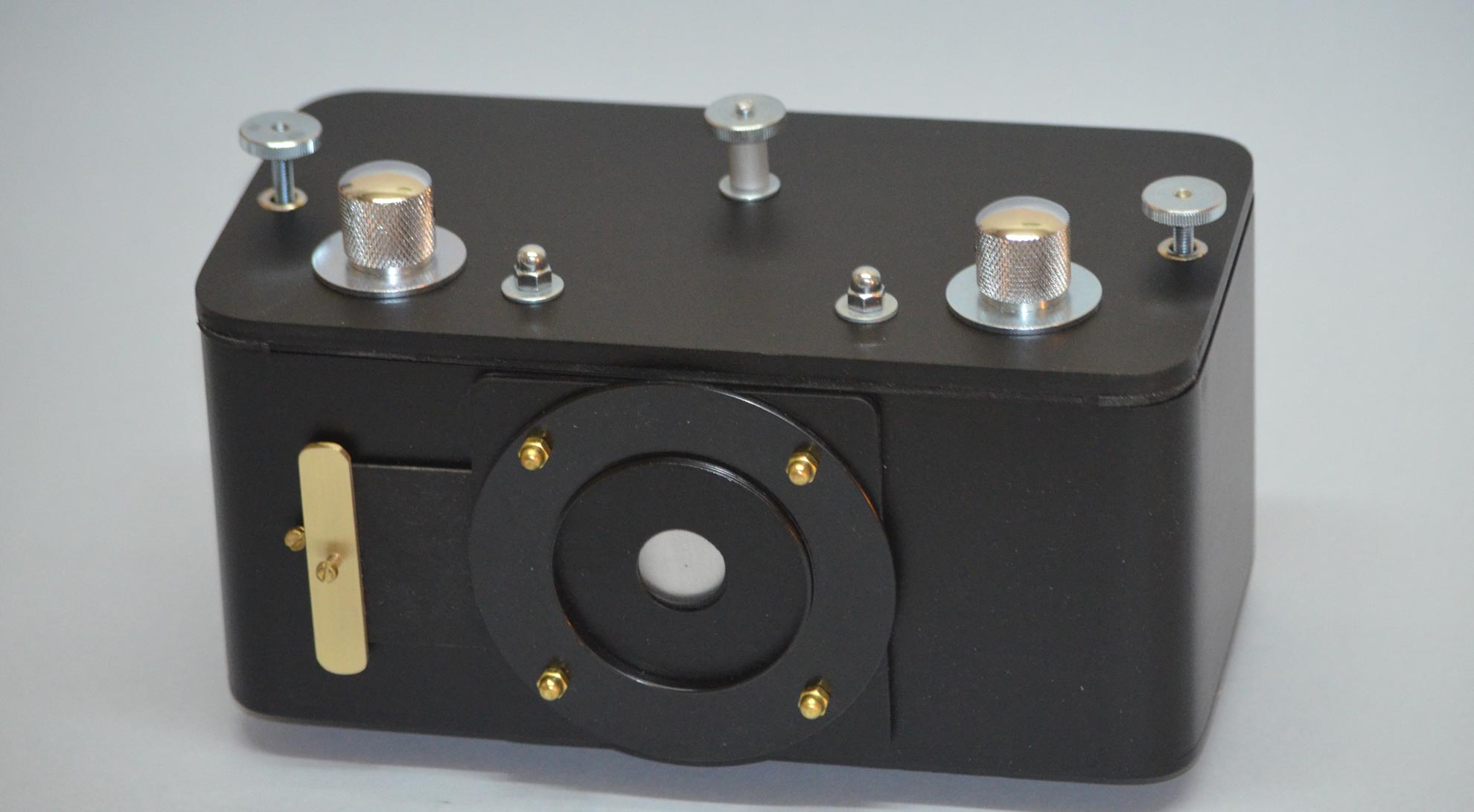 6x17 cm curved plane pinhole camera in black finishing